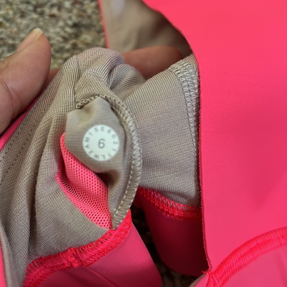 Lululemon Fast and Free bra - Hot Pink, size 6 - Picture 4 of 4